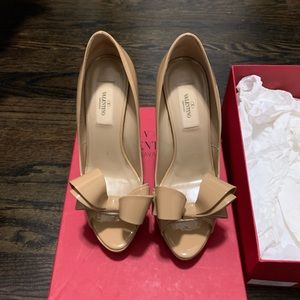 Valentino Bow Pumps in Nude